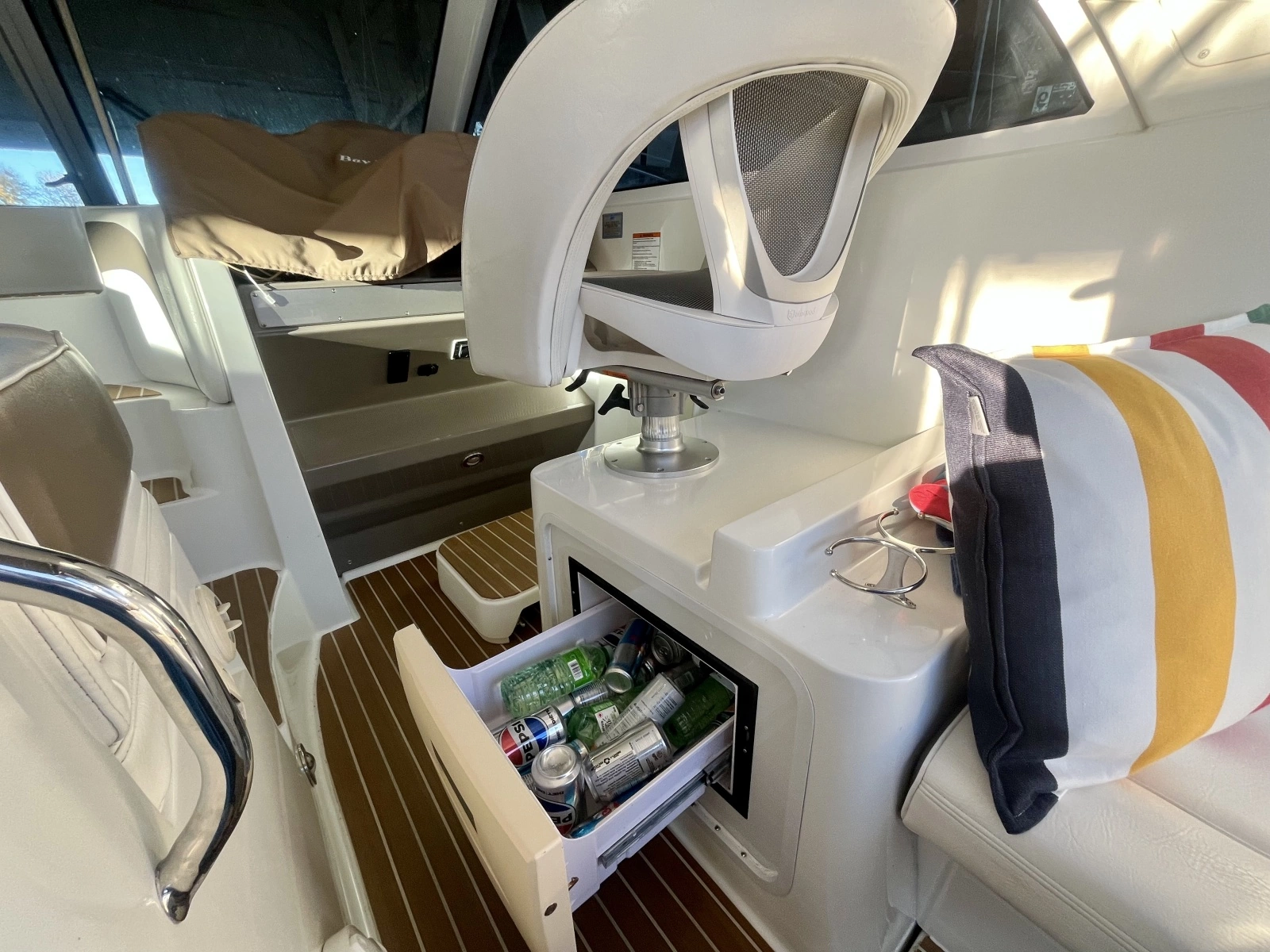 2008 Cruisers Yachts 390 Sport Coupe