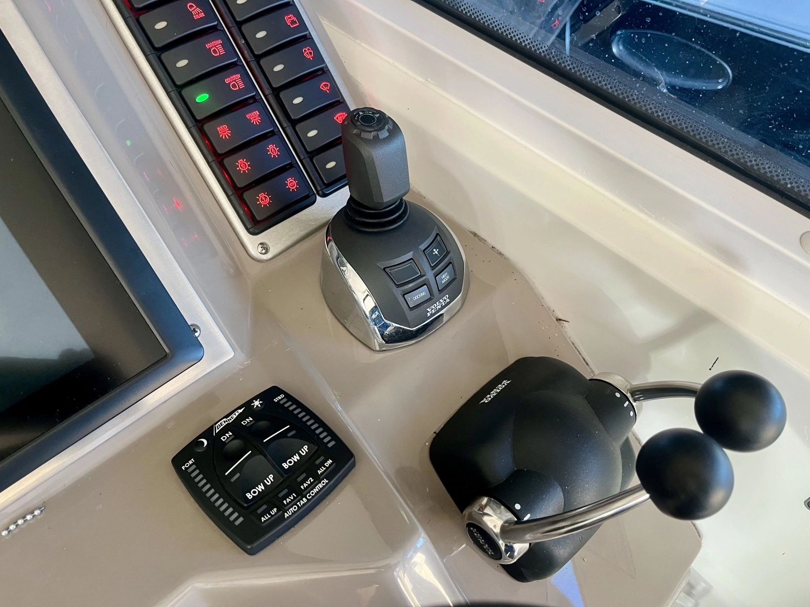 2008 Cruisers Yachts 390 Sport Coupe