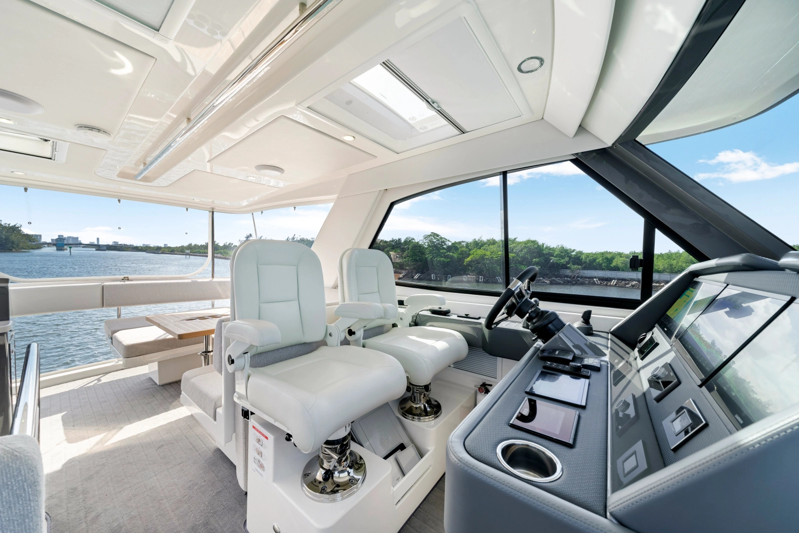 50 SPORTS MOTOR YACHT 50ft Riviera Yacht For Sale