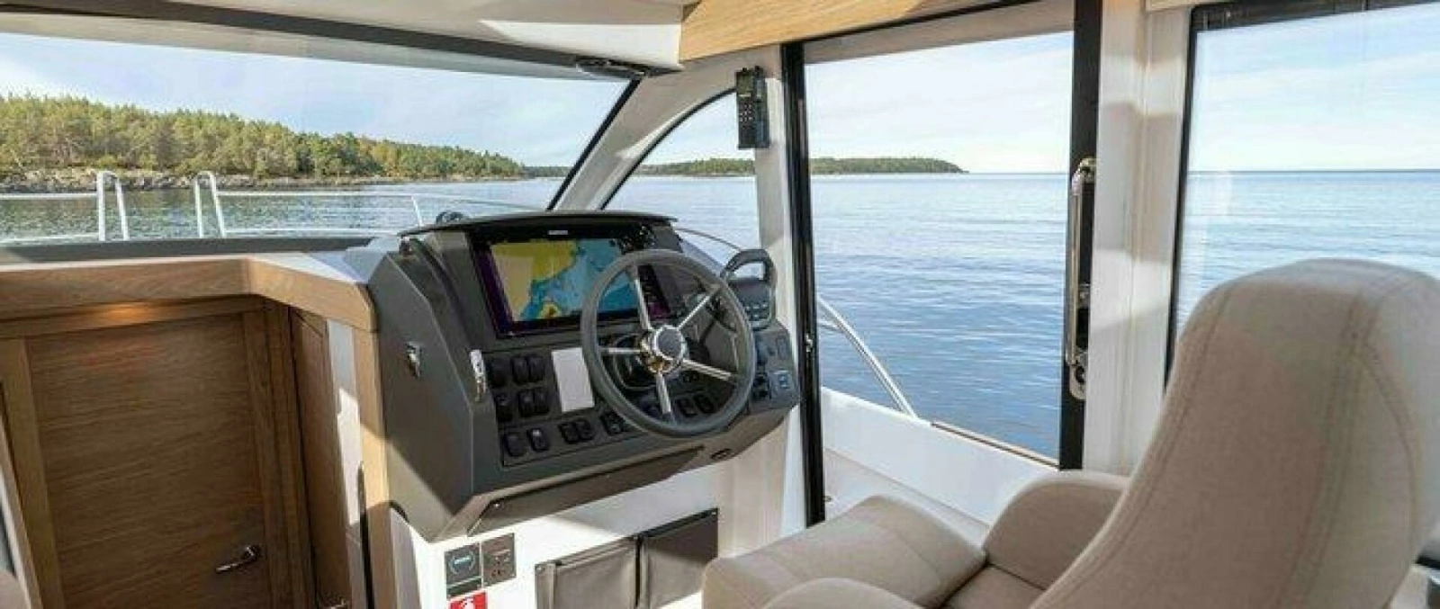 Nimbus 365 Coupe Helm