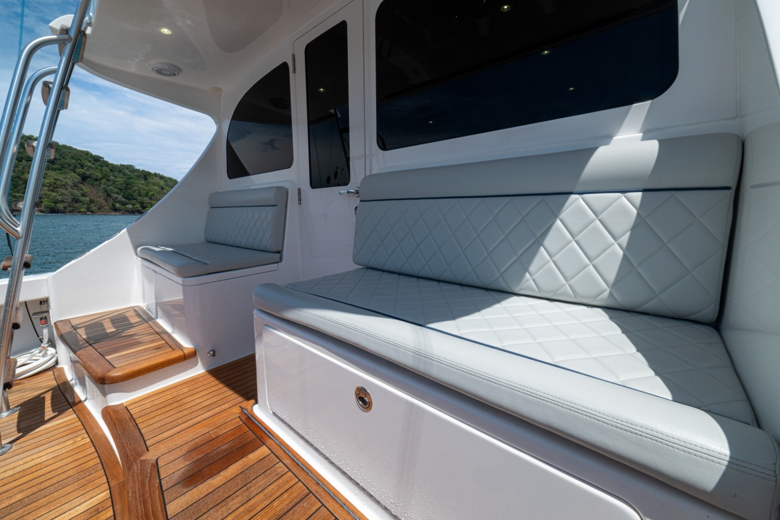 2023 Viking 46 Billfish Cockpit