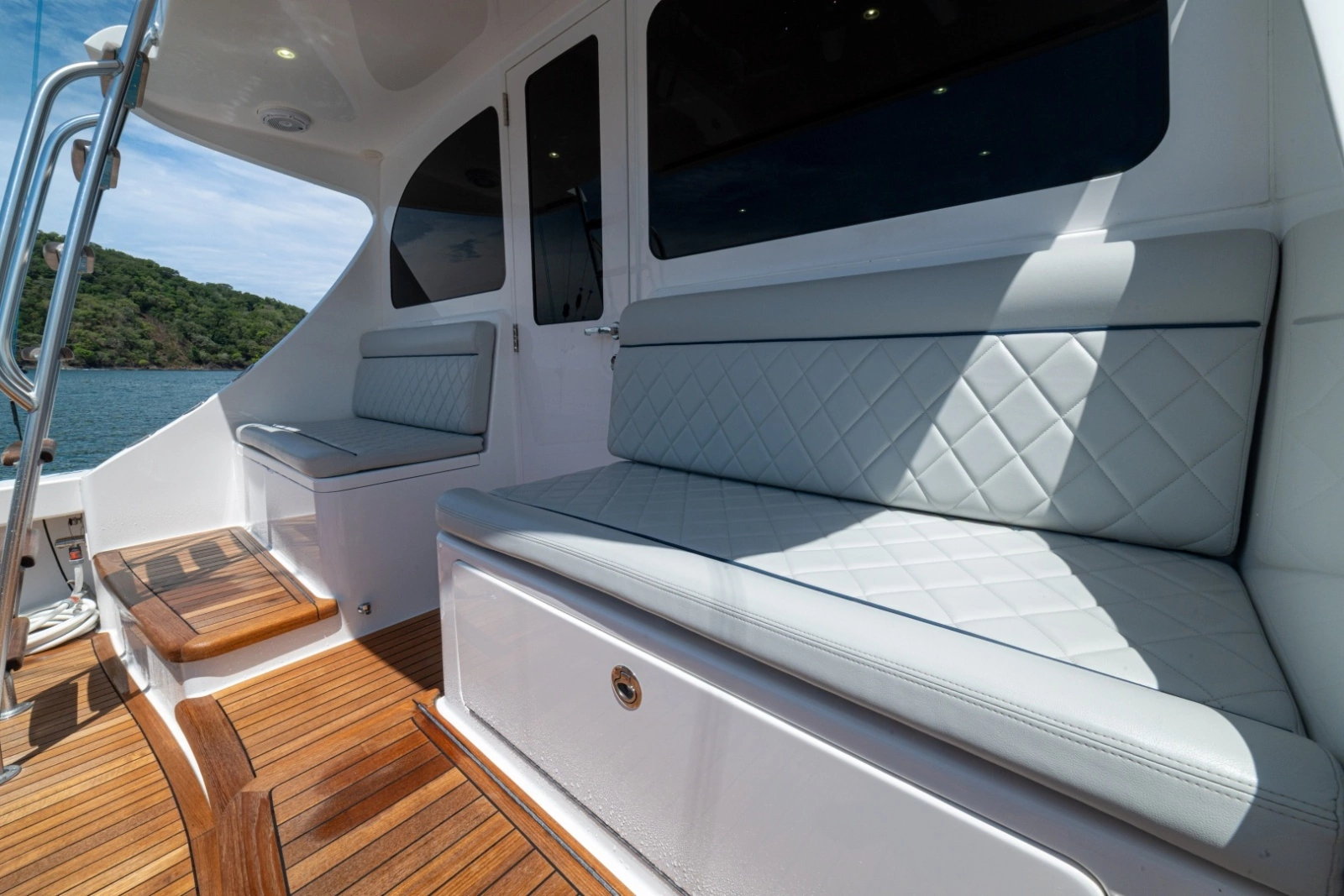 2023 Viking 46 Billfish Cockpit