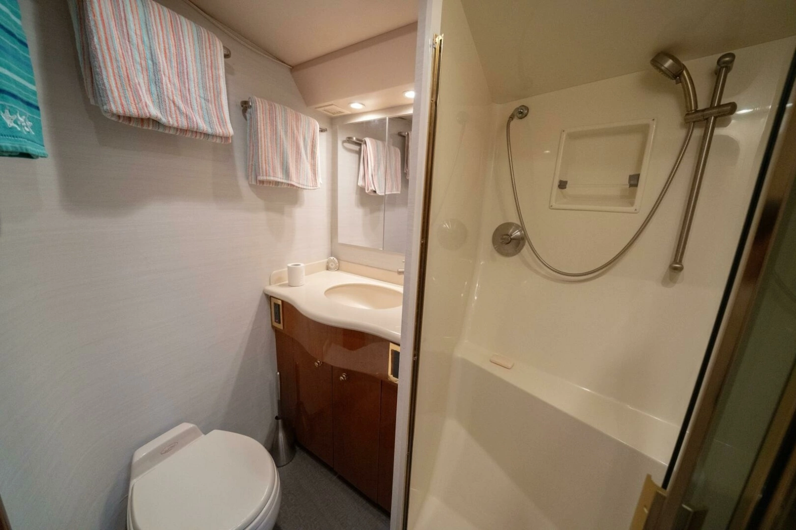 2005 Viking 52 Convertible 