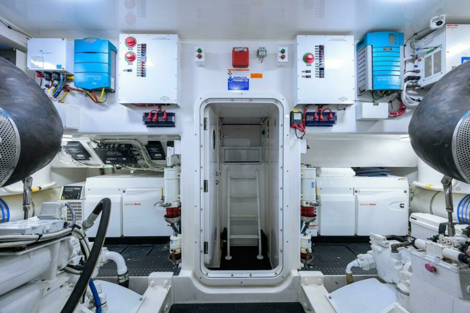 Viking 82 BLU FROG - Engine Room