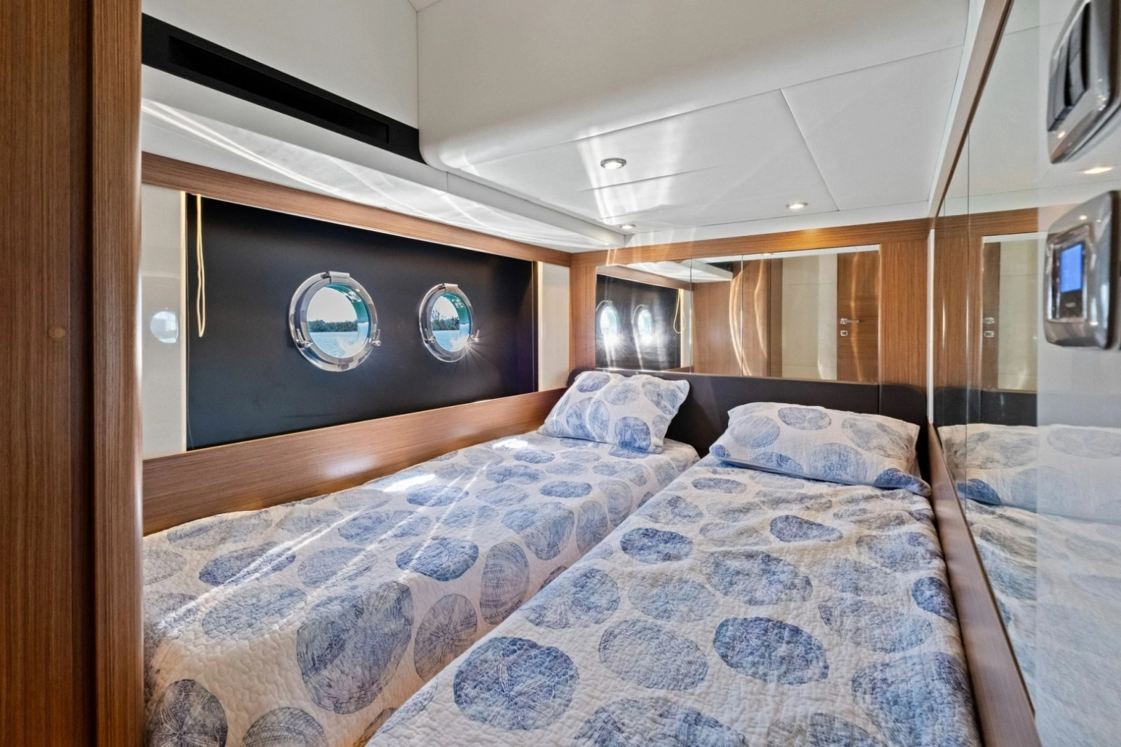 2019 Absolute 52 Navetta