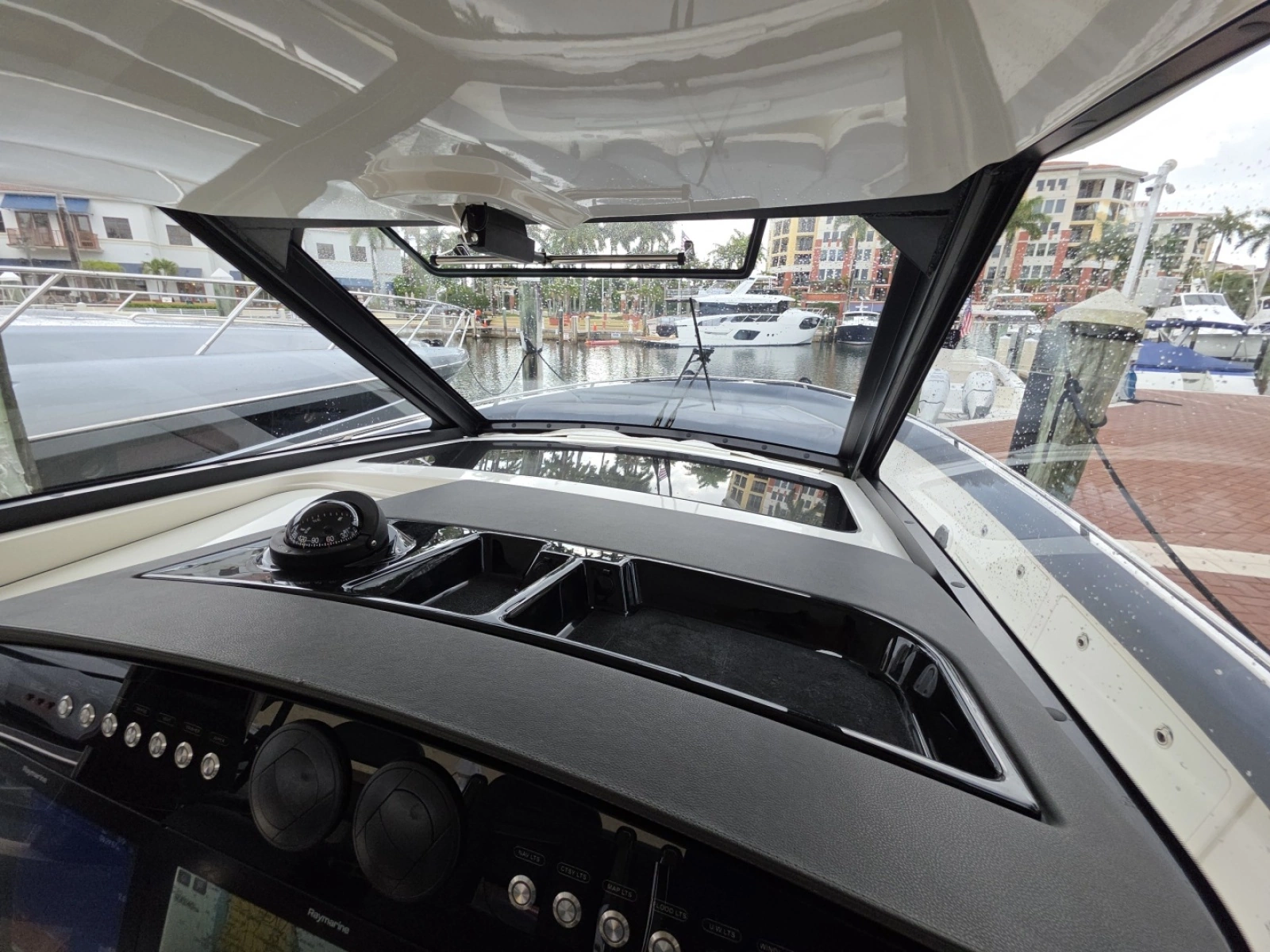 2021 Boston Whaler 420 Outrage BFT-Profile