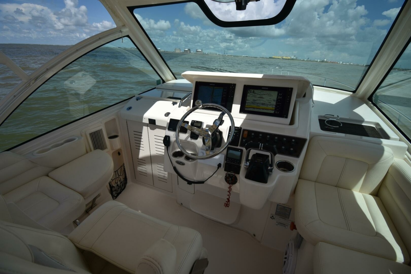 33' 2016 Grady-White 330 Express