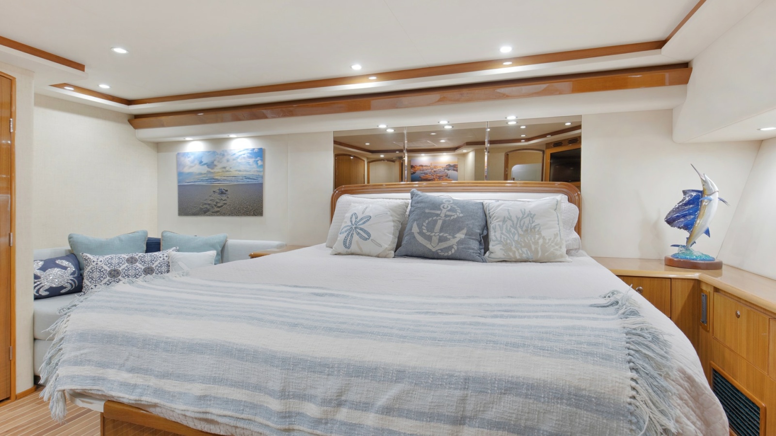 74' 2007 Viking 74 Enclosed Bridge
