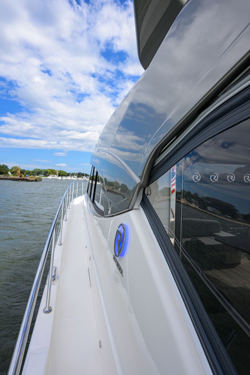 2023 Riviera 5400 Sport Yacht