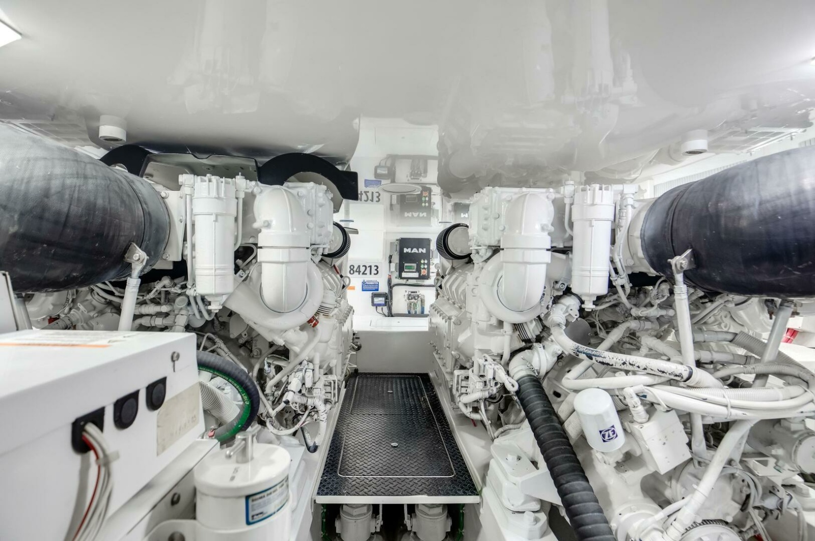 Viking 48 - Dorothy Marie - Engine Room