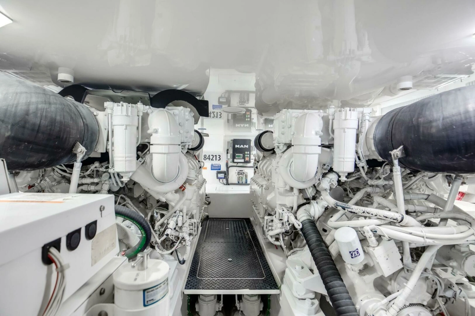 Viking 48 - Dorothy Marie - Engine Room