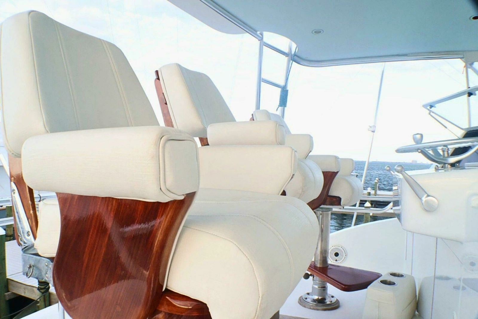 2001 Donzi 73' Sport Fish  Flybridge 1