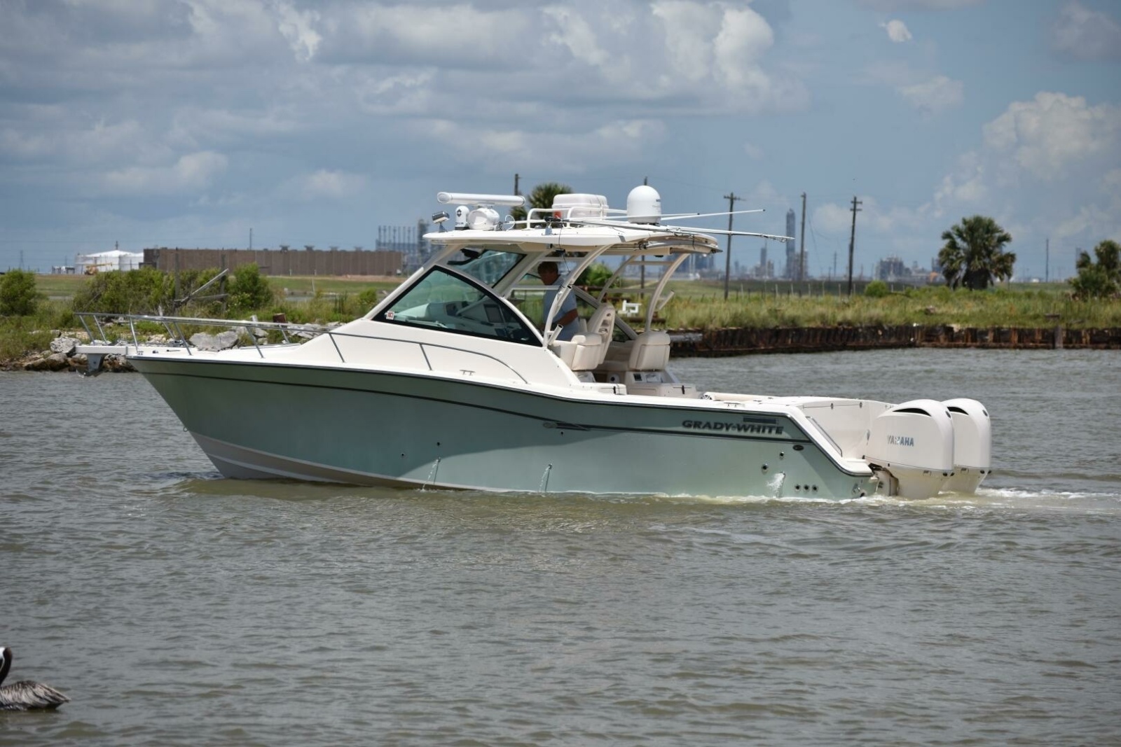 33' 2016 Grady-White 330 Express