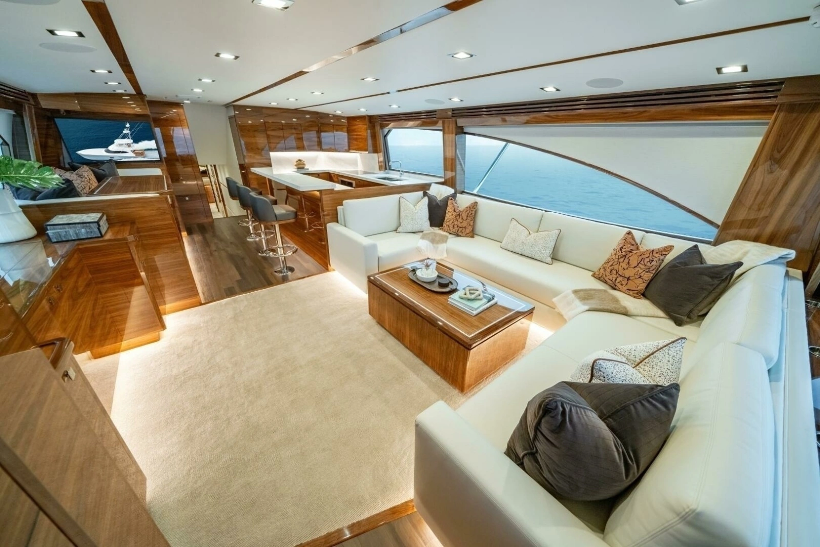 Viking 82 Convertible Salon