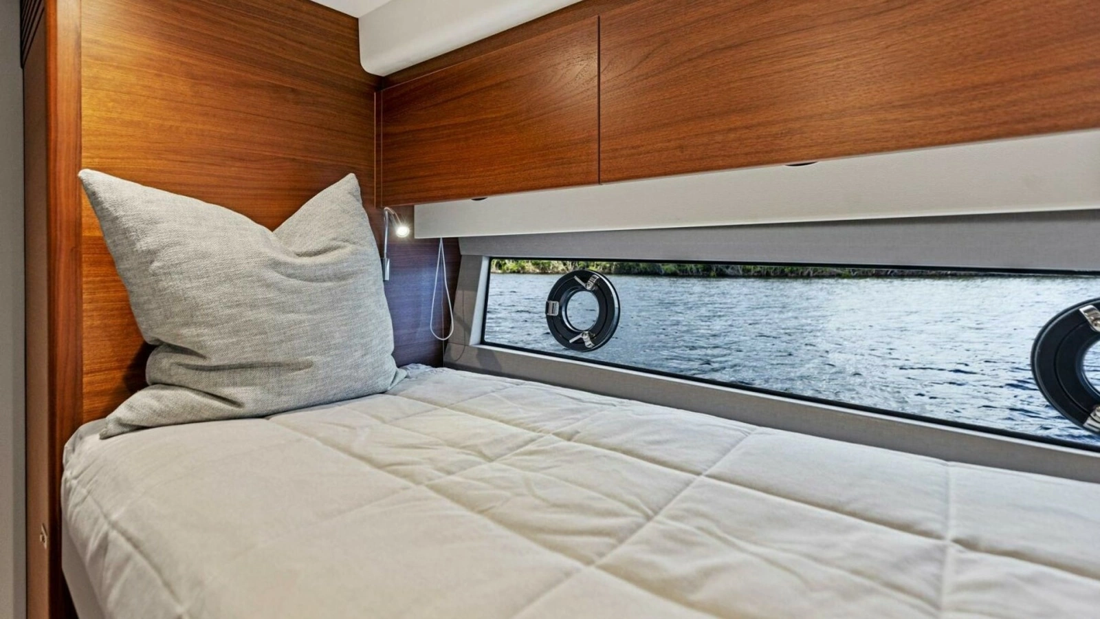 2025 Princess F50 Flybridge Starboard Guest Cabin