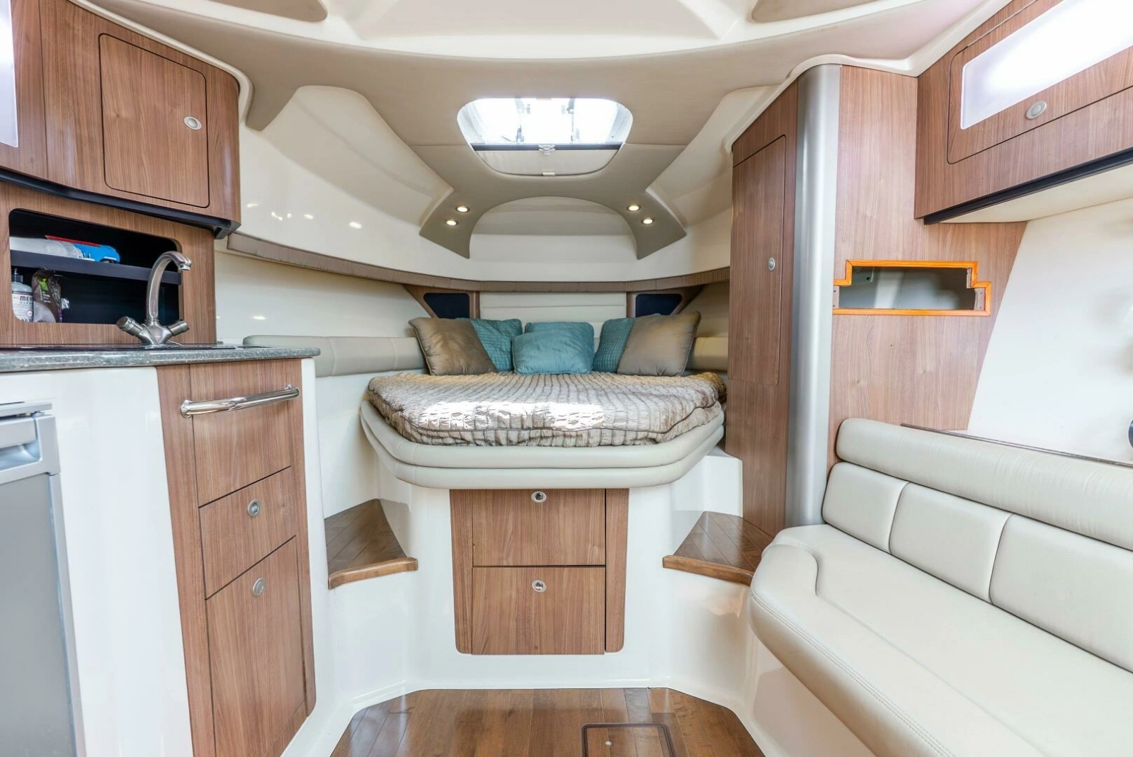 2012 Boston Whaler 345 Conquest - Salon