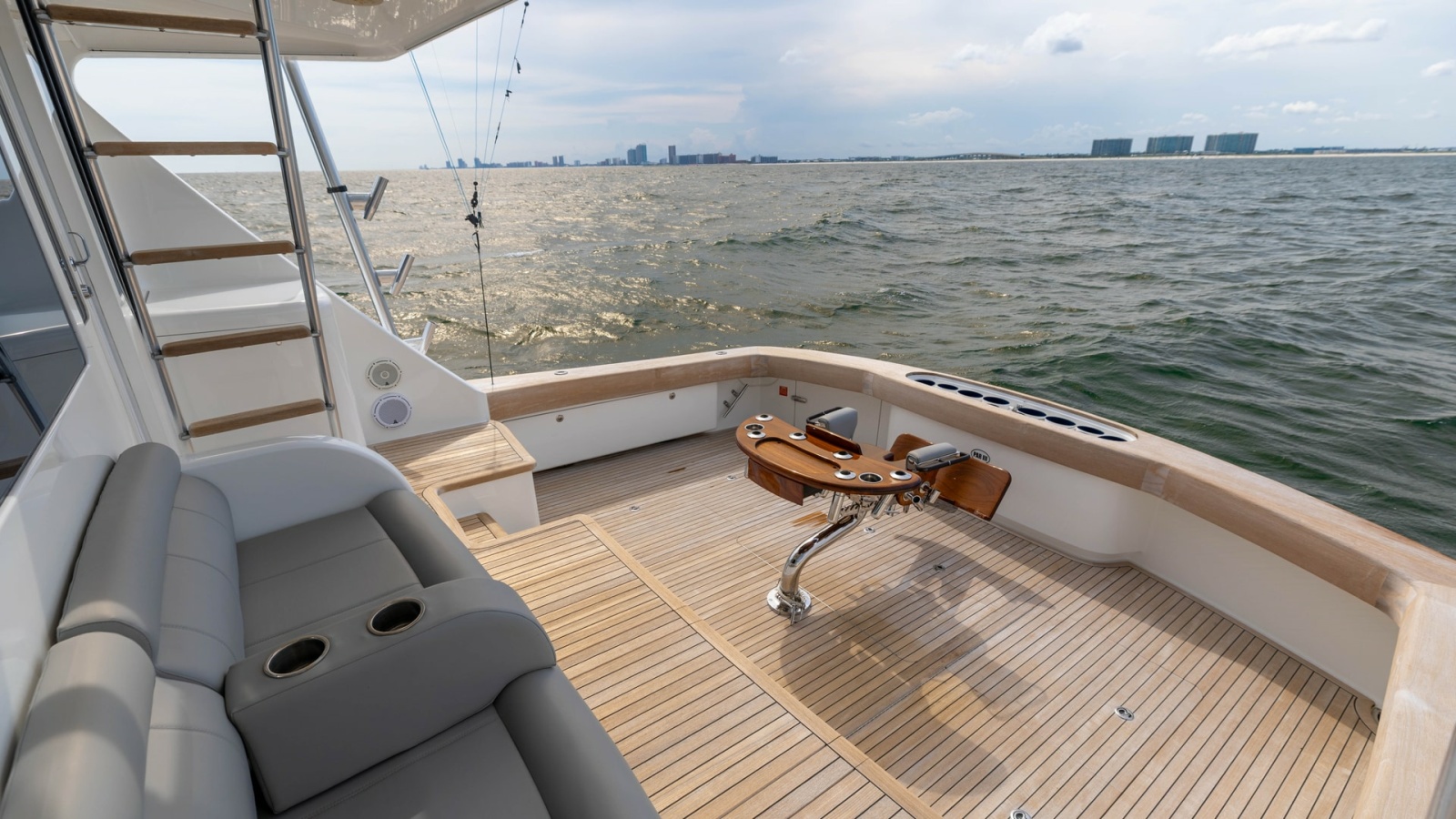 Spacious Aft Deck with Fighting Chair