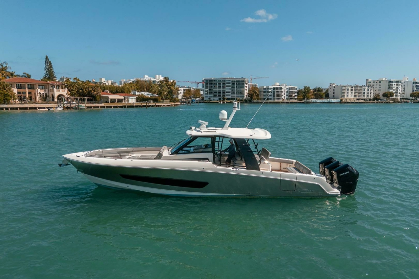 2023 Boston Whaler 420 Outrage