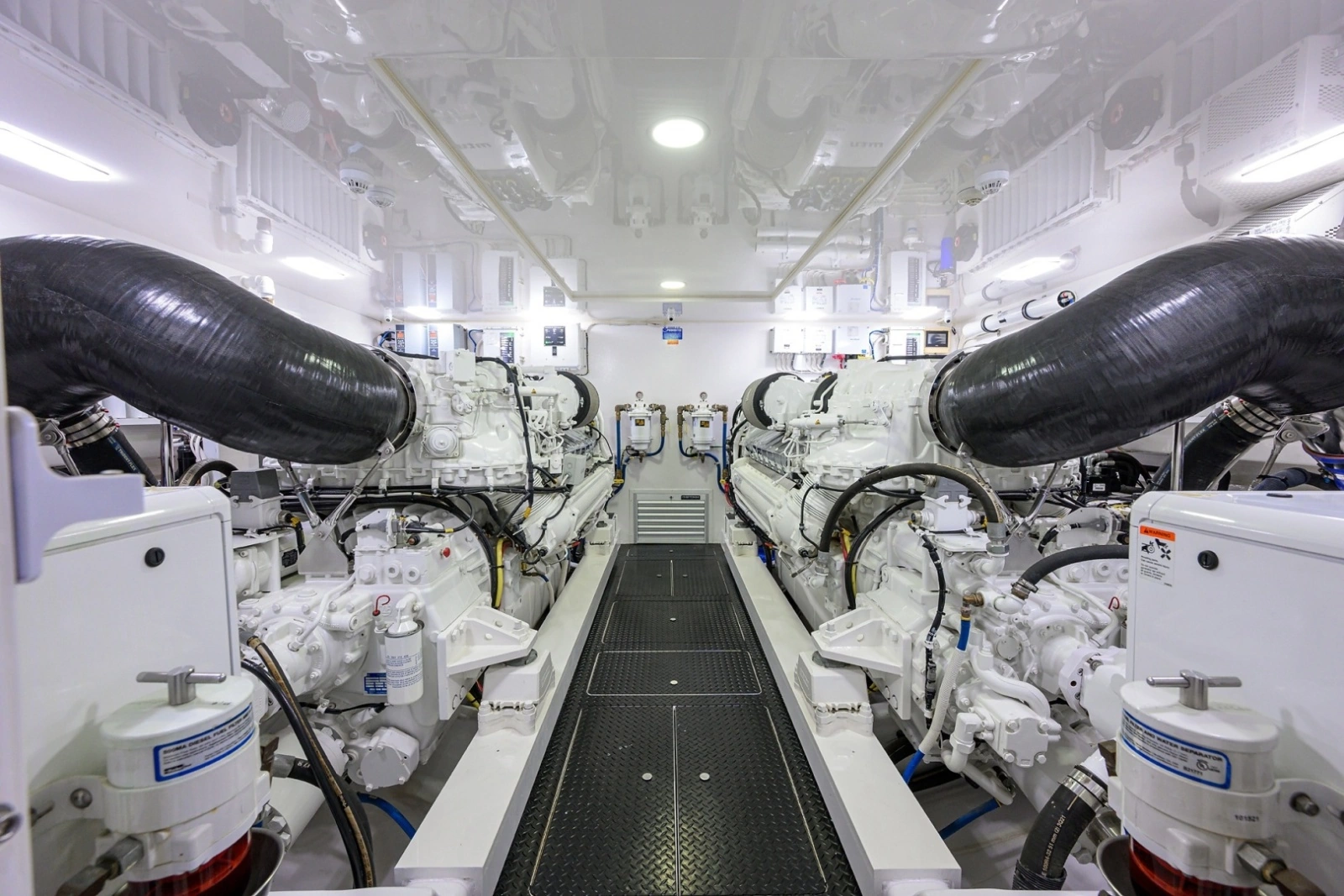 Viking 80 MERCEDES - Engine Room