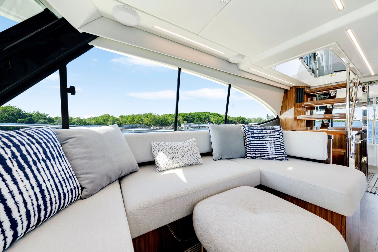 50 SPORTS MOTOR YACHT 50ft Riviera Yacht For Sale