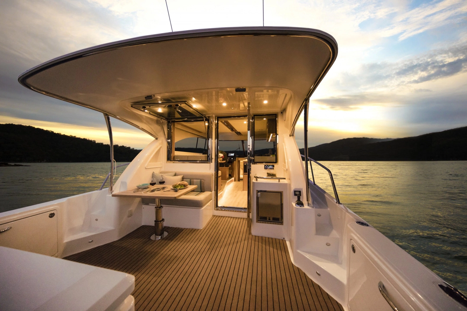 395 SUV 40ft Riviera Yacht For Sale