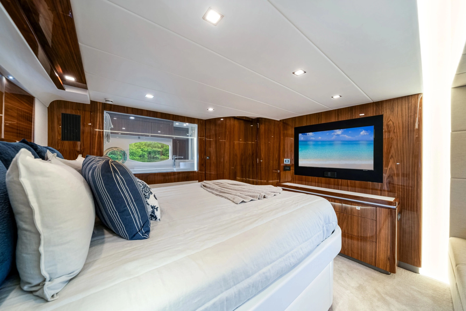 6000 SPORT YACHT 60ft Riviera Yacht For Sale