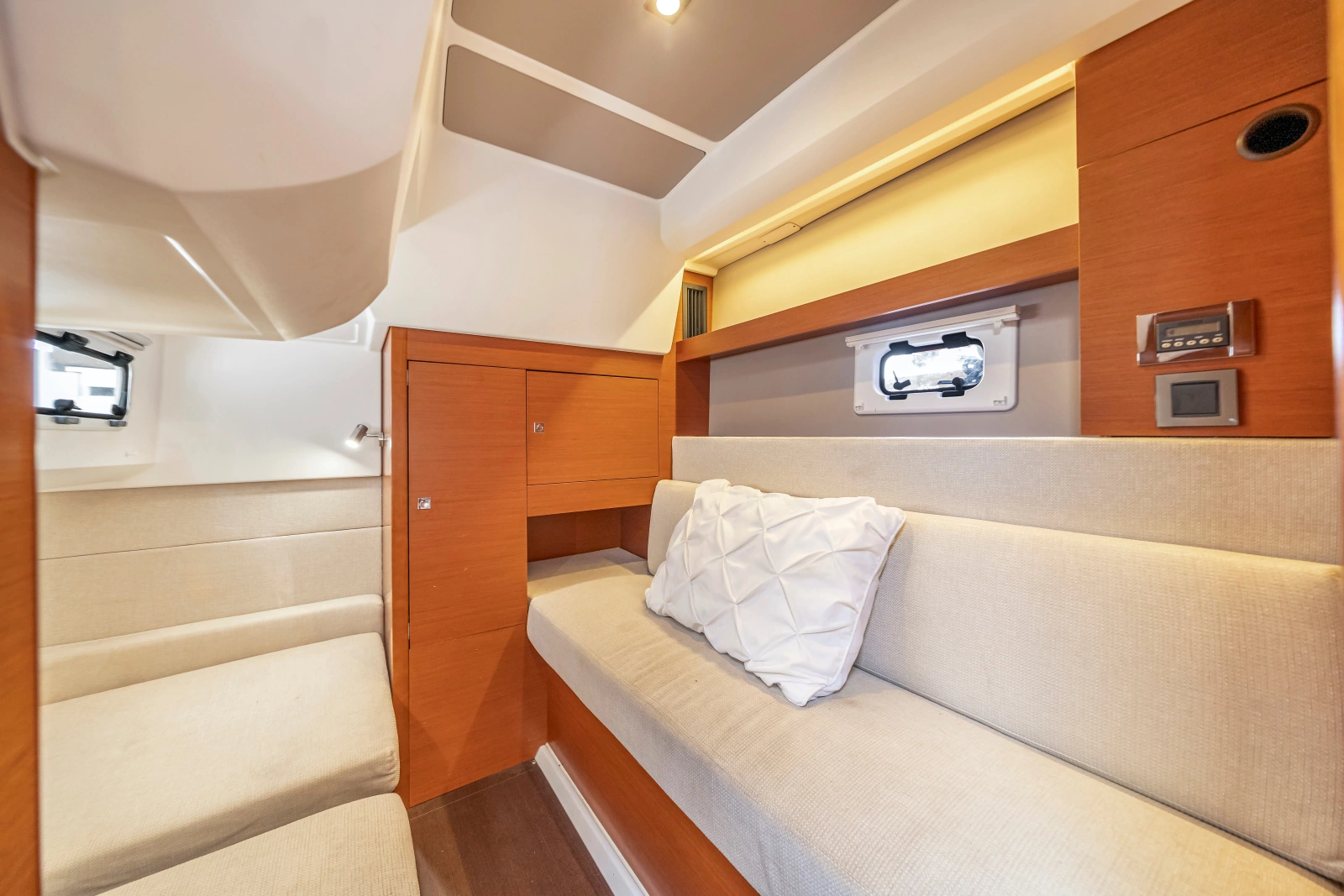 2016 Jeanneau Leader 36