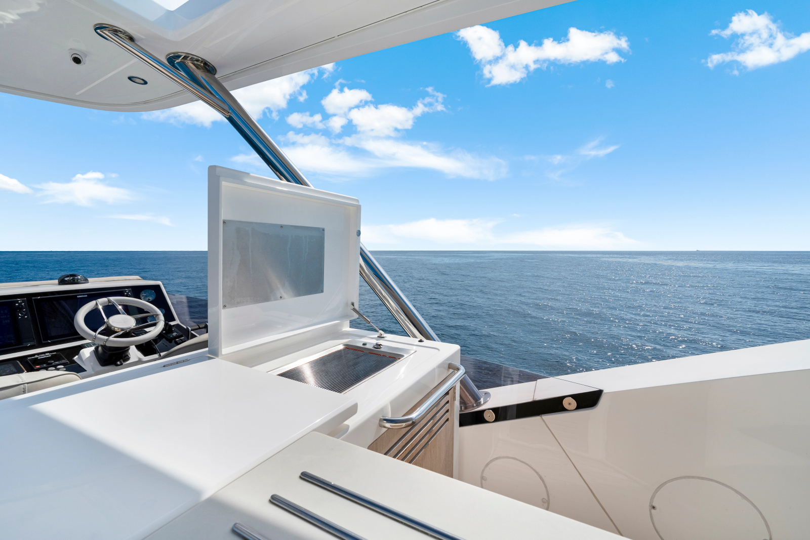 76' 2020 Sunseeker 76 Yacht