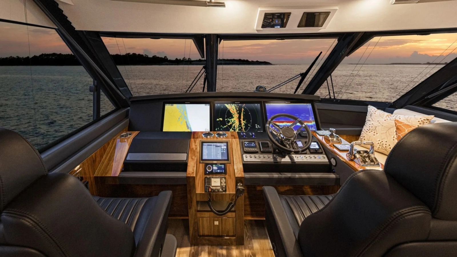 72 SPORTS MOTOR YACHT 72ft Riviera Yacht For Sale
