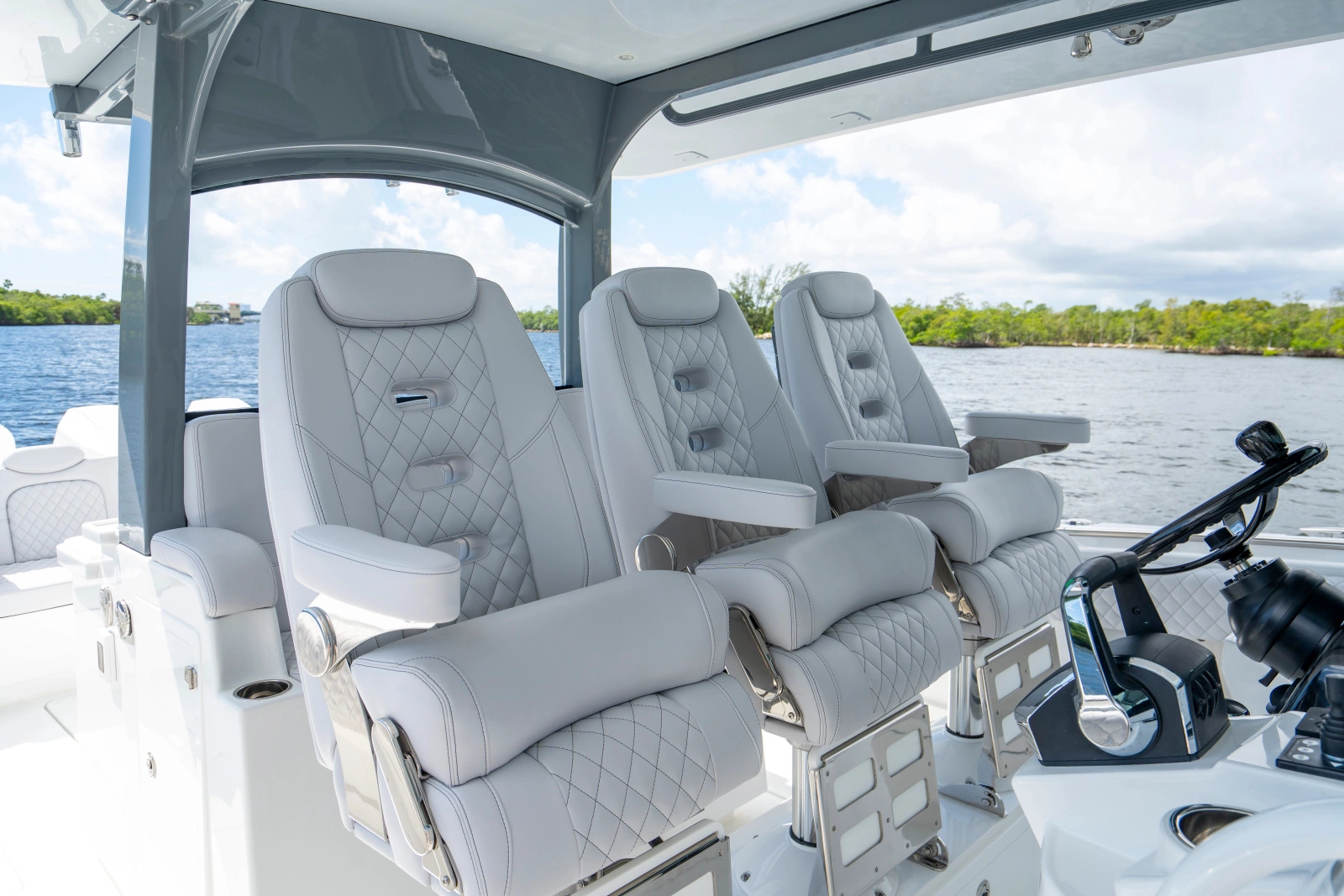42 Lujo 42ft HCB Yacht For Sale