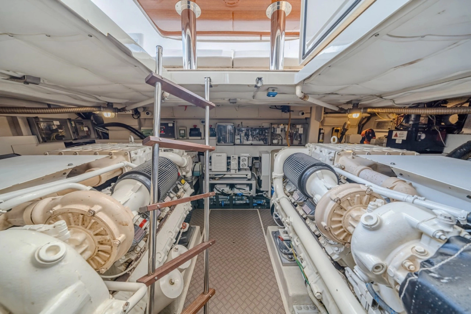 2013 Ferretti Yachts 620 Fly