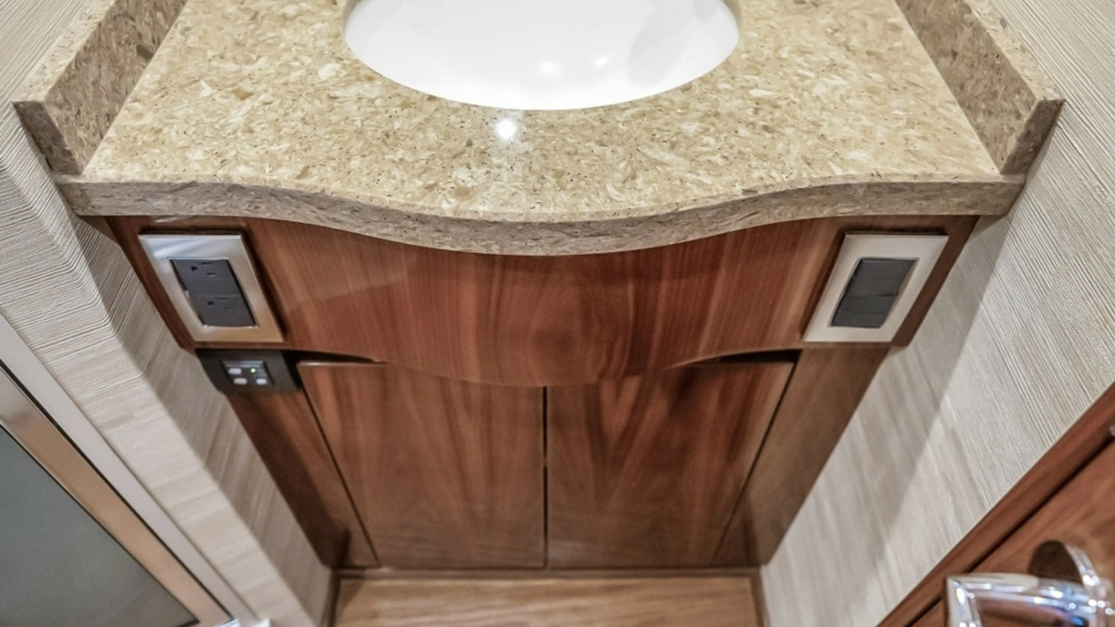 Elegant Vanity in Guest Head