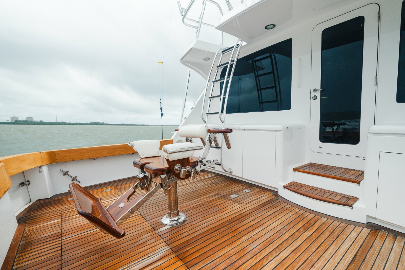 2005 Hatteras 60 Convertible