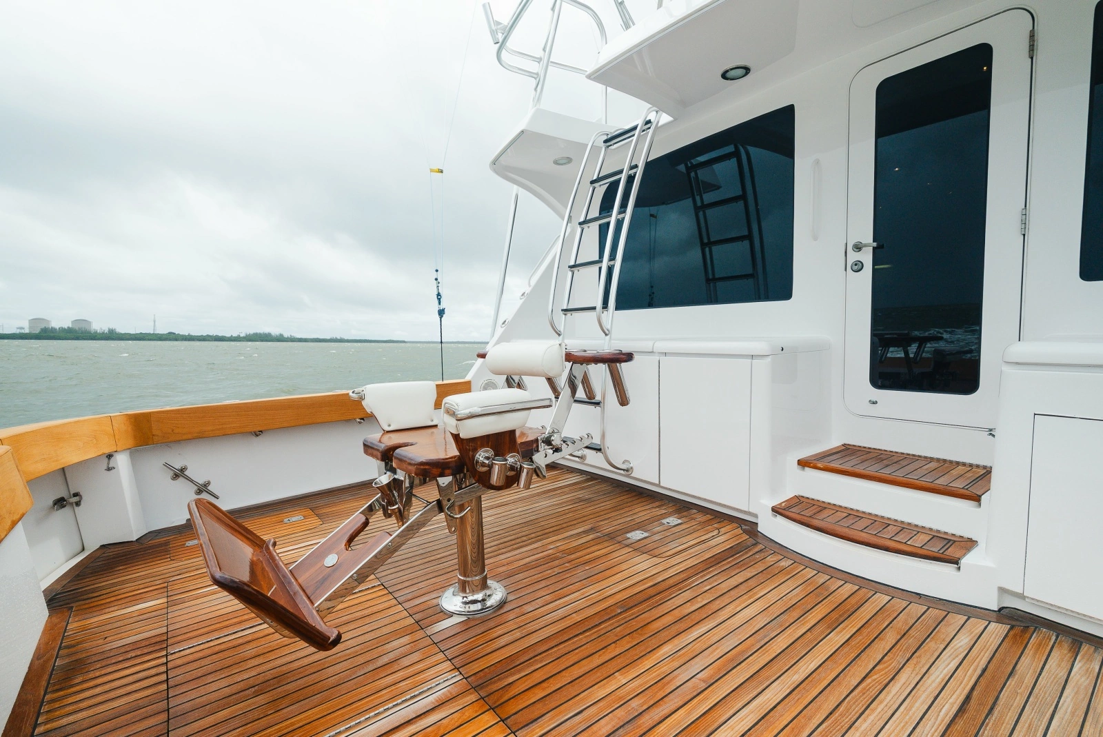 2005 Hatteras 60 Convertible