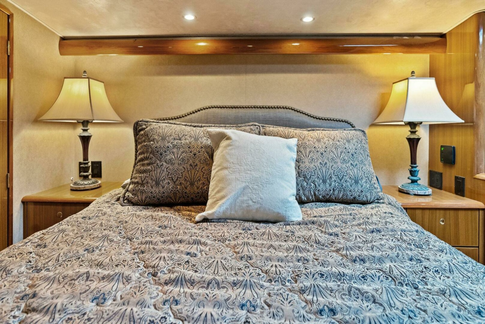 61' 2006 Viking 61 Convertible
