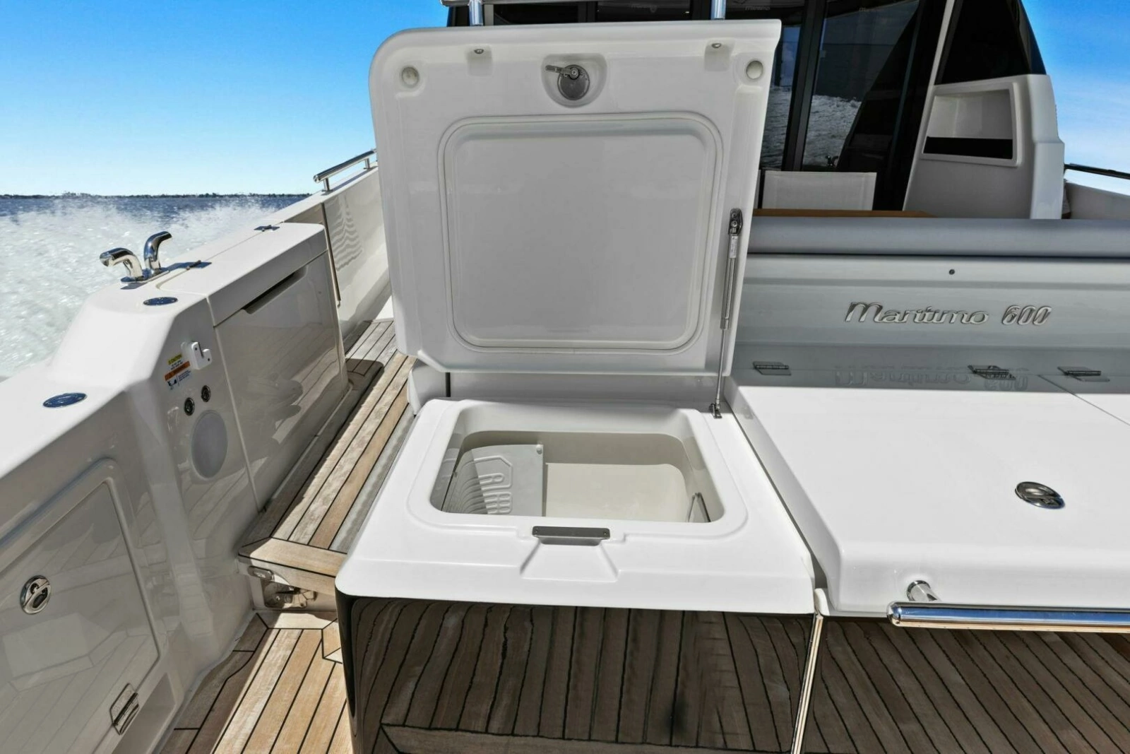2025 Maritimo M600 
