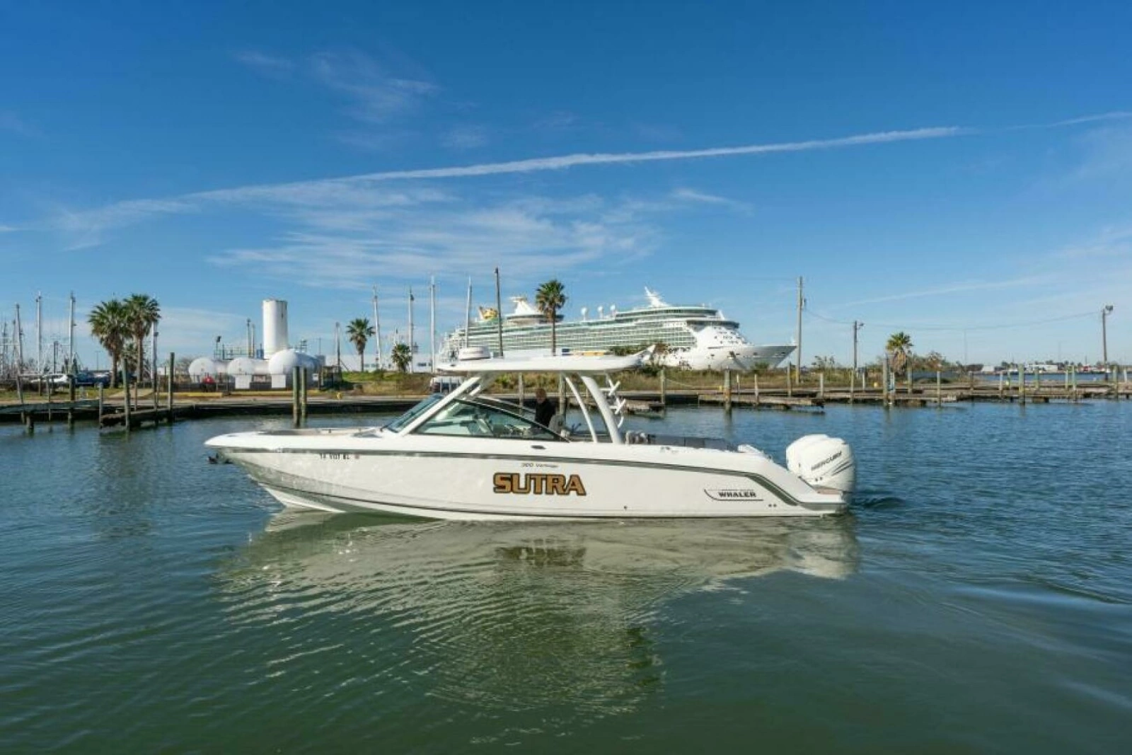 2017 Boston Whaler 320 Vantage Sutra