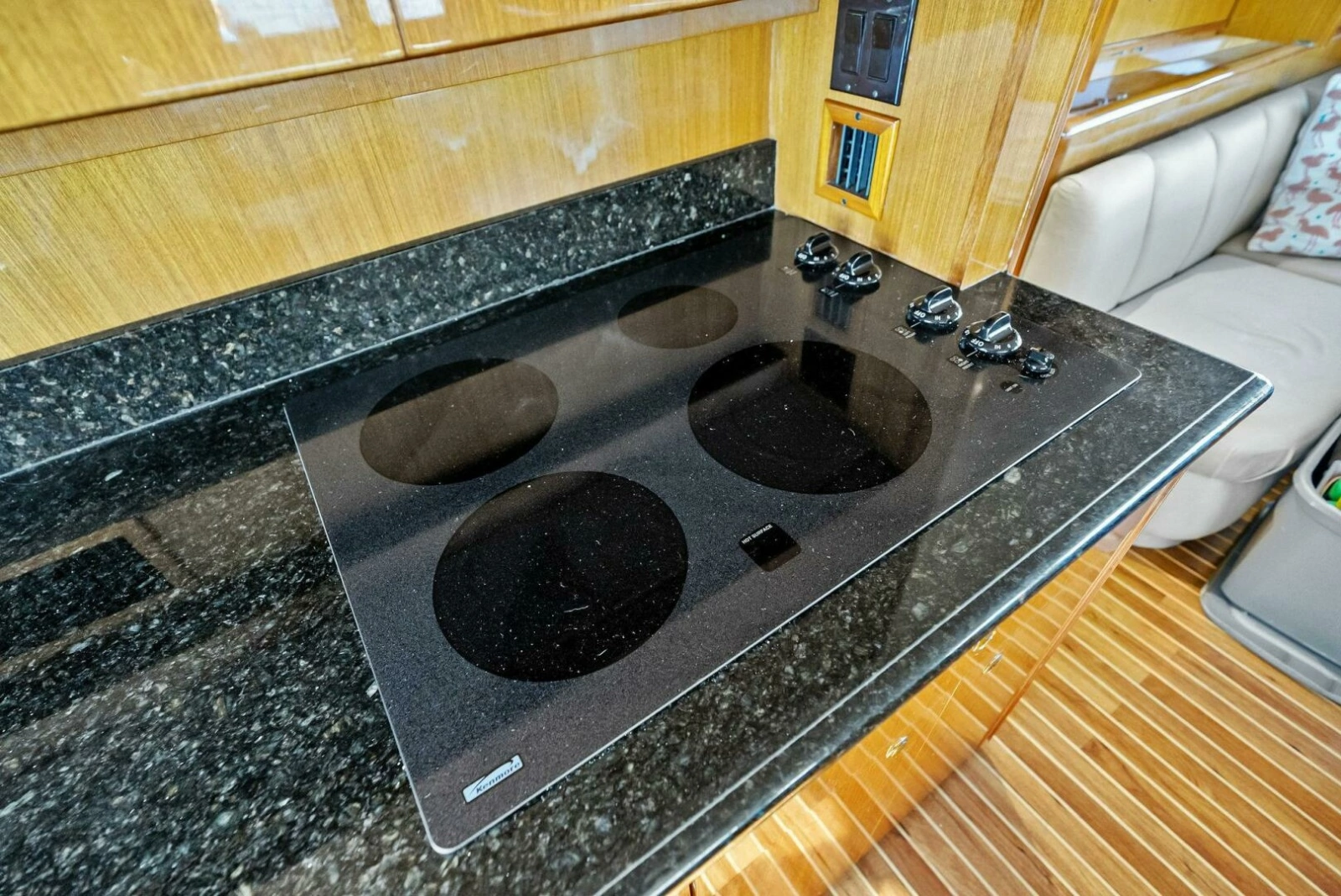 2002 Viking 65 Convertible photo 25