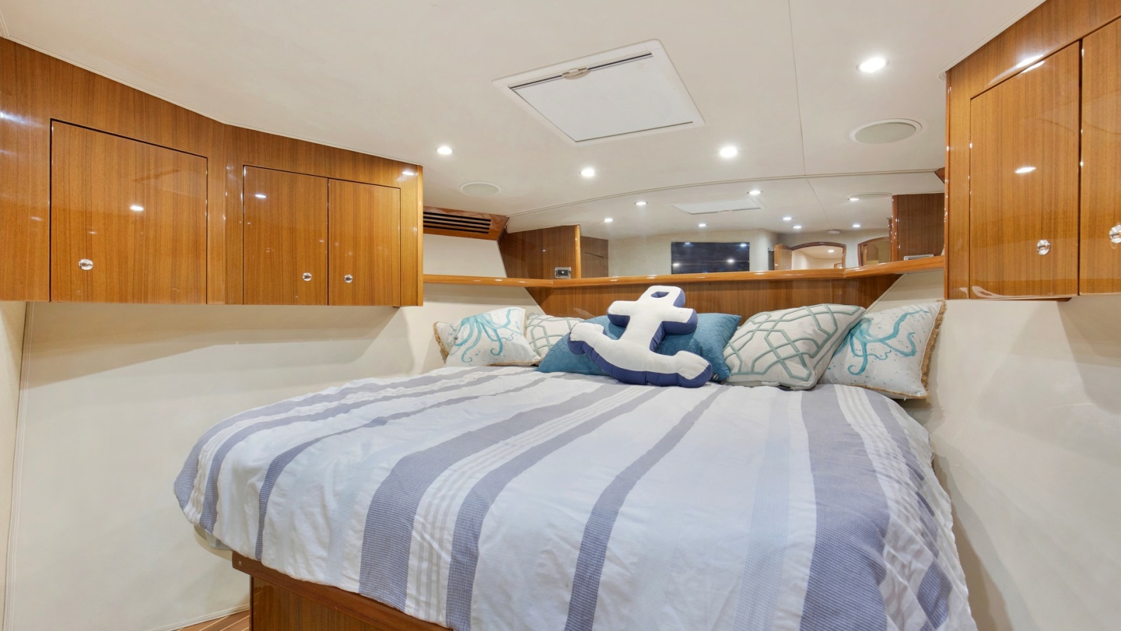 74' 2007 Viking 74 Enclosed Bridge
