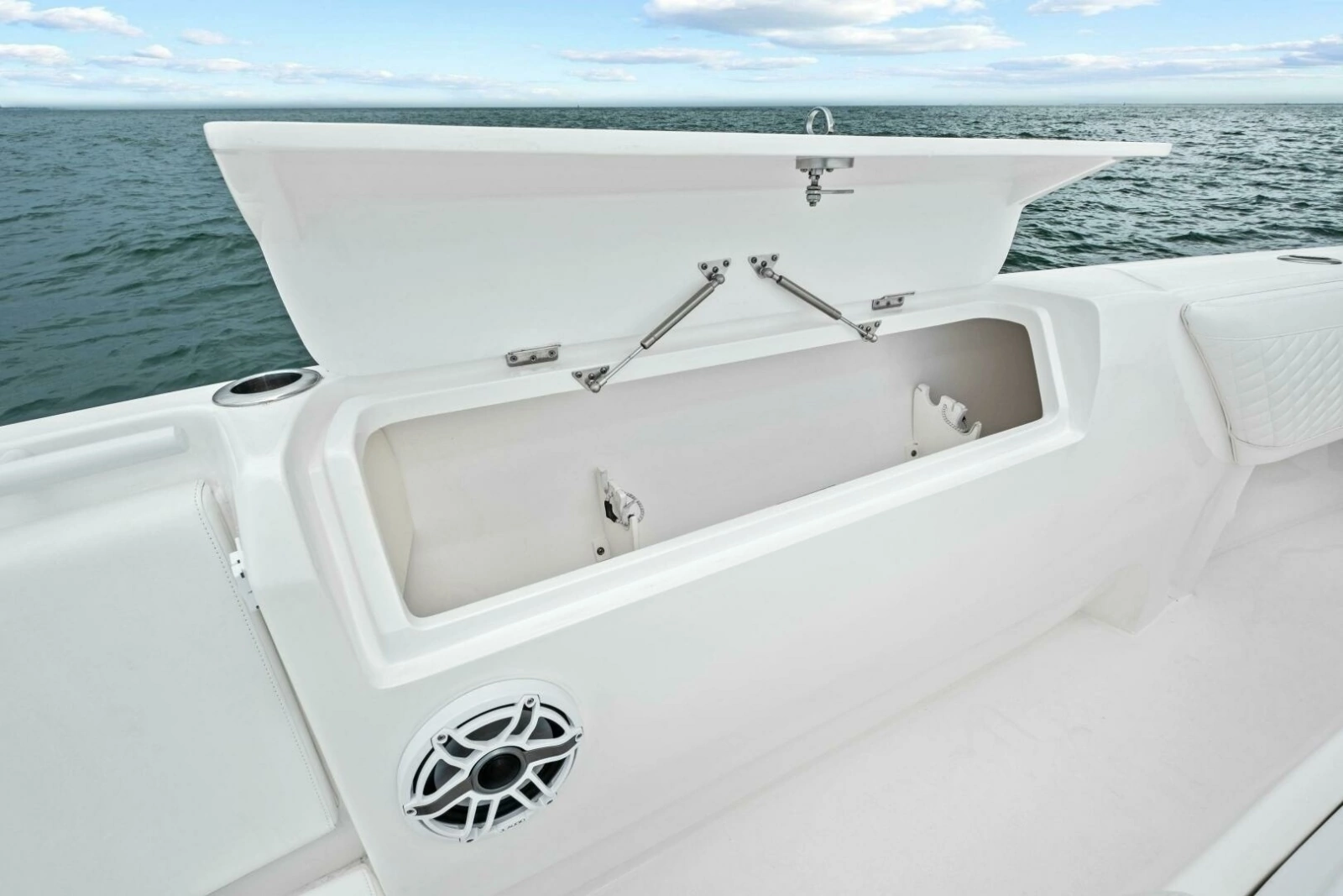 2020 Intrepid 400 CC - Cockpit Storage