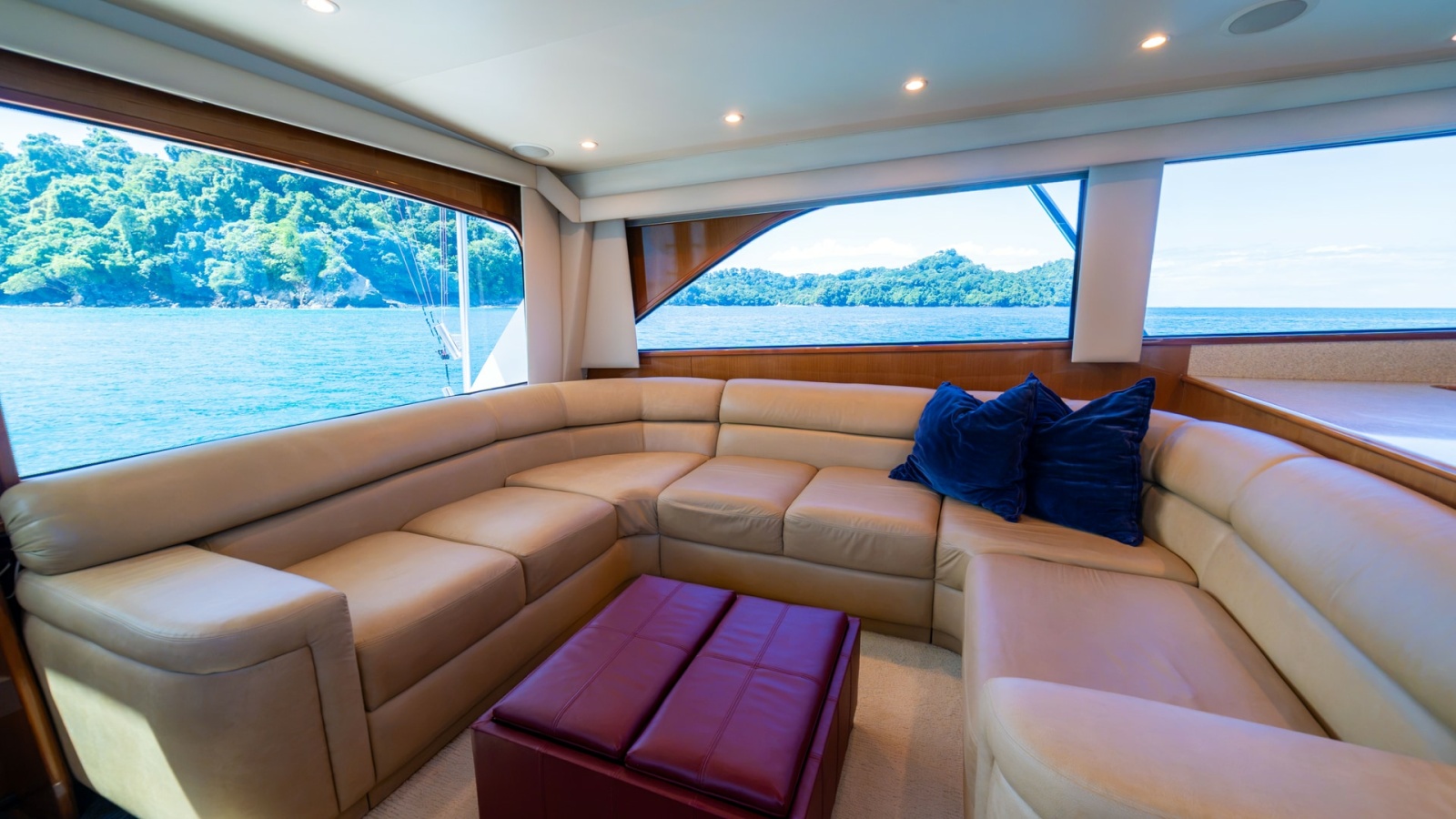 2001 Viking 61 Convertible- Caliente- Salon