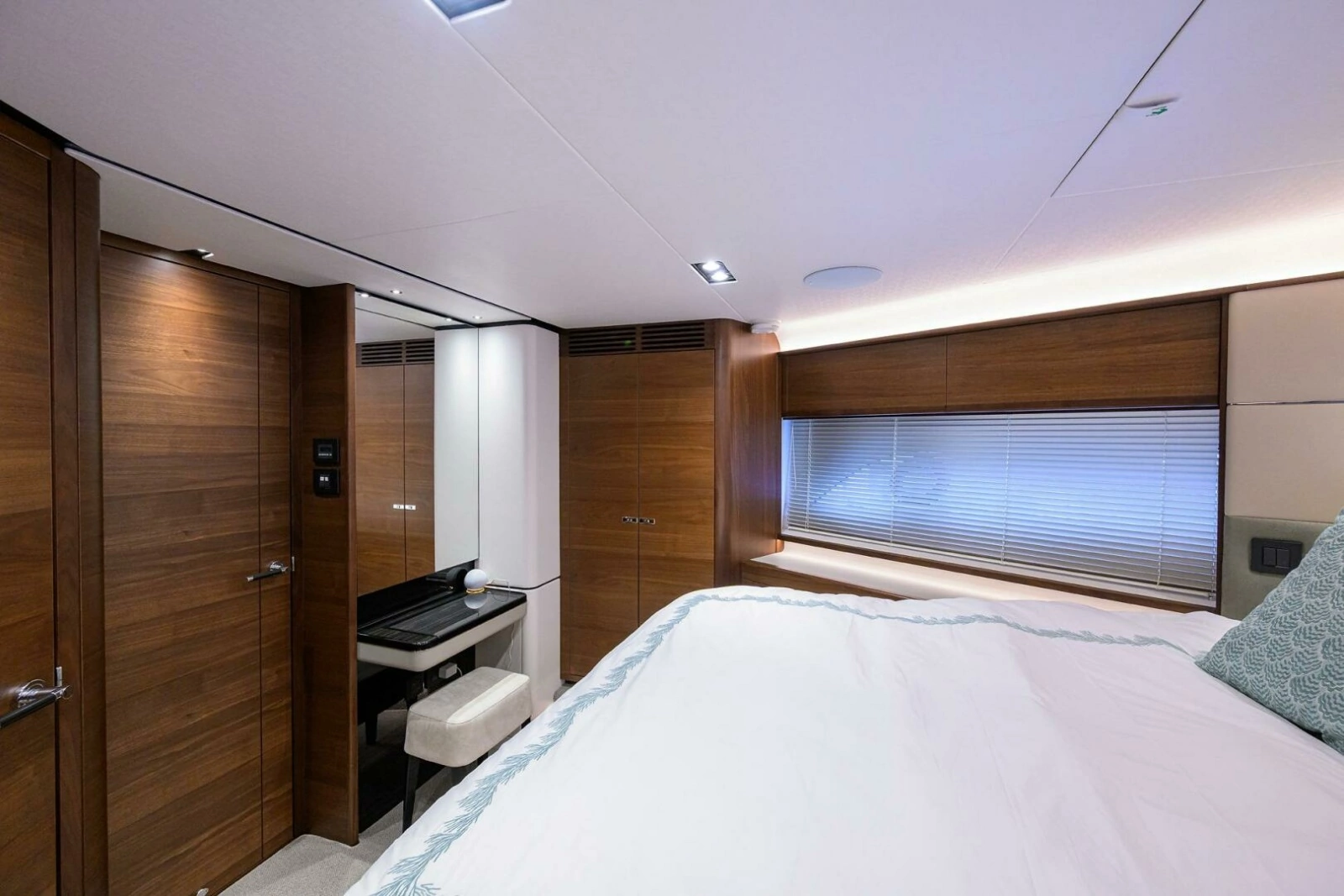 Princess Y78 - Janie II - Stateroom