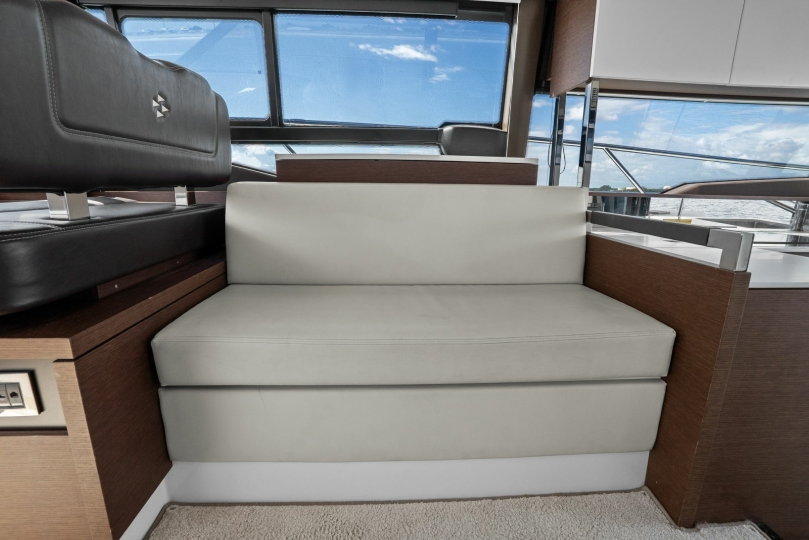 2020 Prestige 460 Flybridge