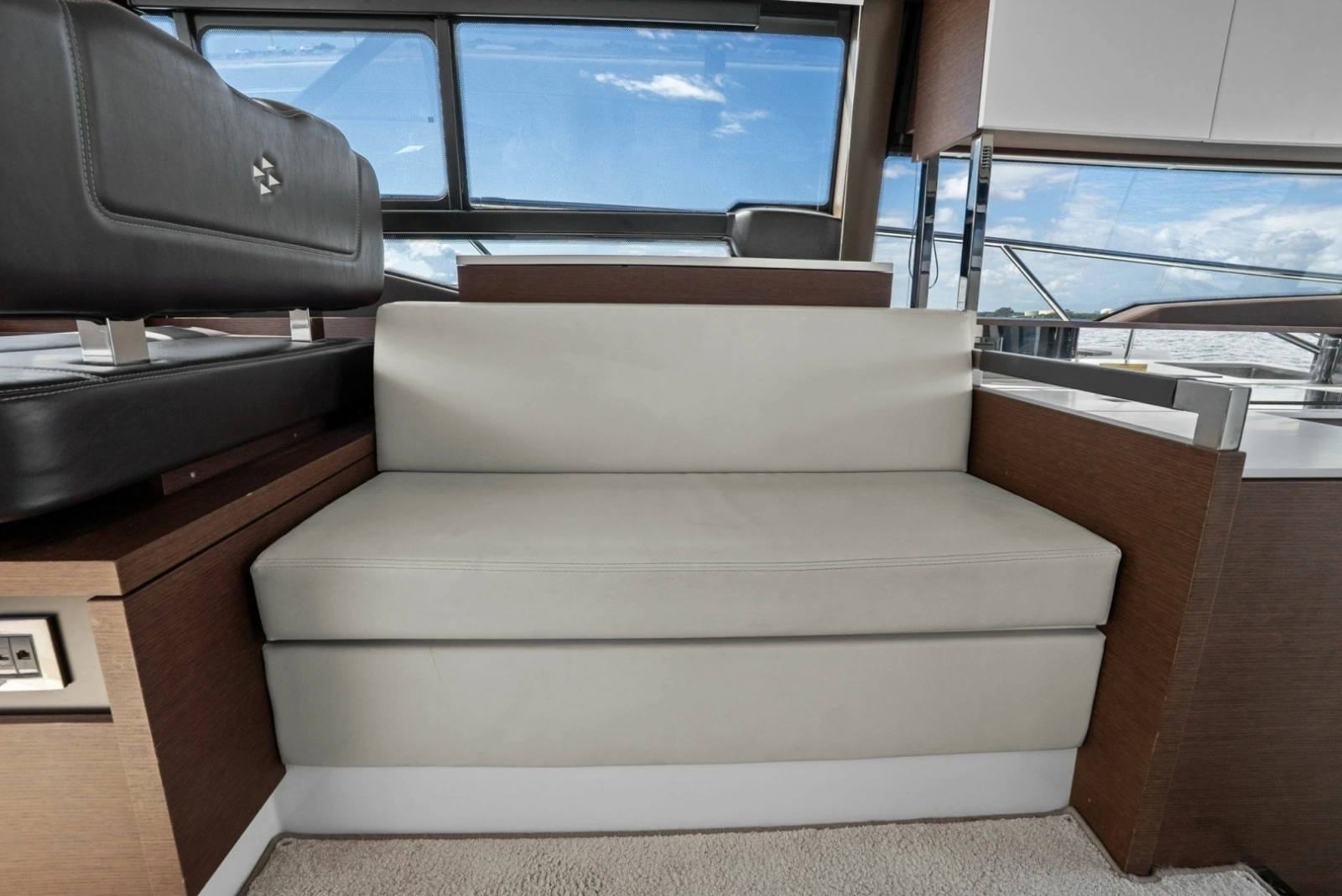 2020 Prestige 460 Flybridge