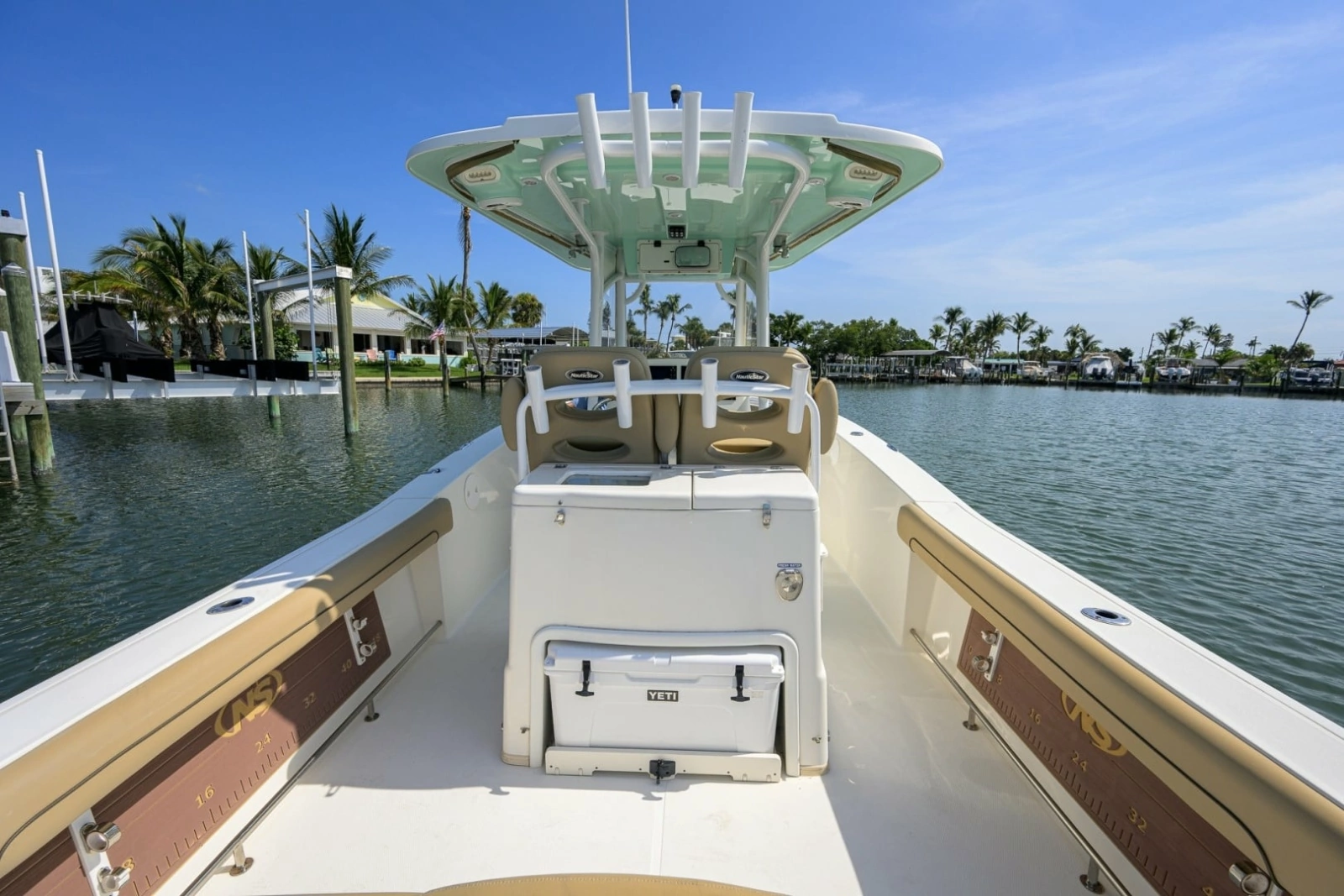 NauticStar 28 - Cockpit