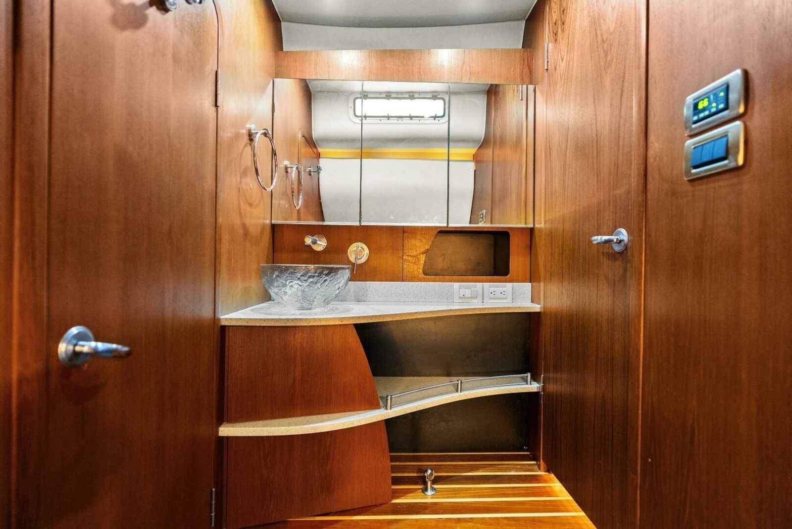 2007 Tiara Yachts 4300 Sovran - Companionway