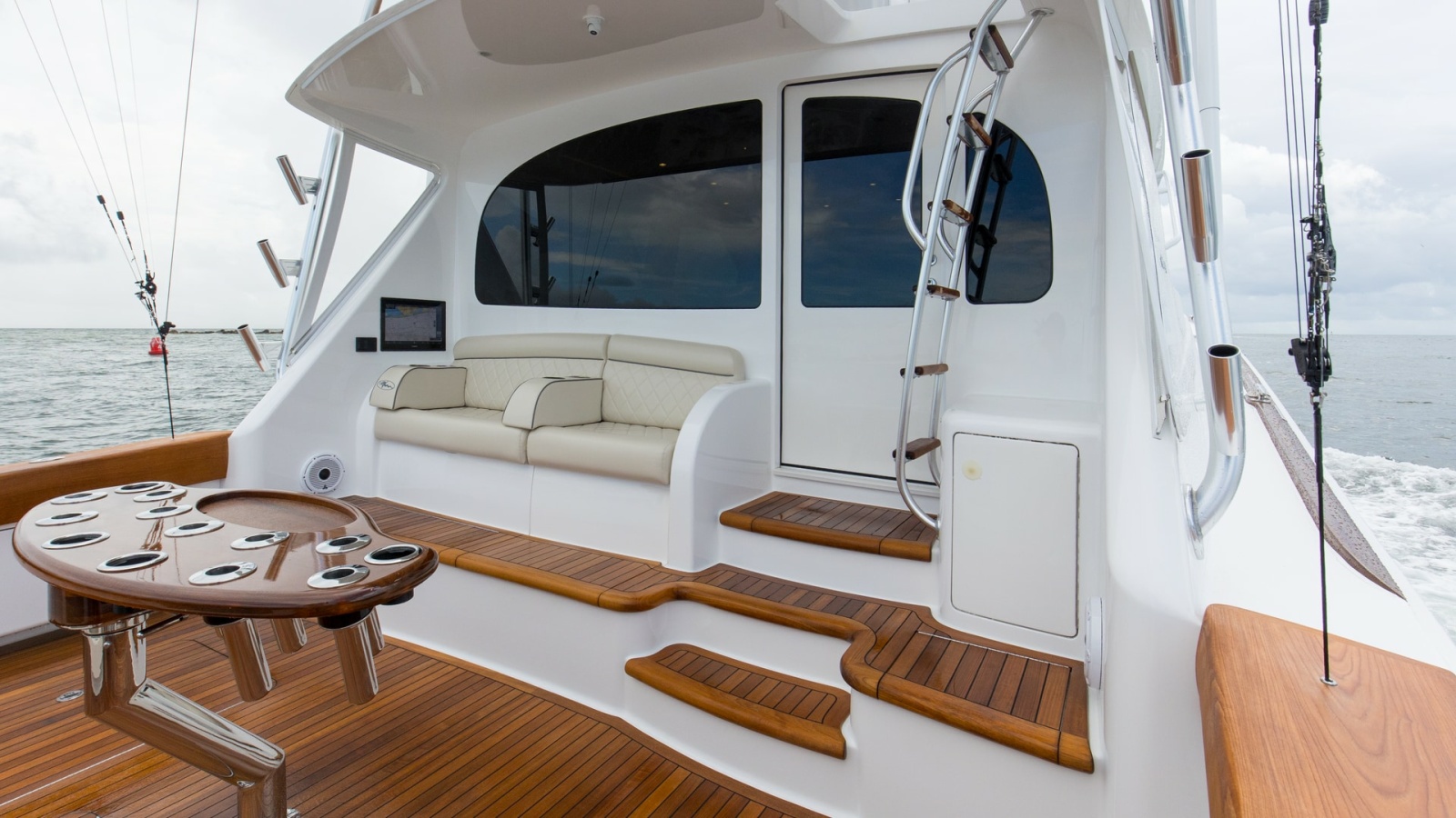 2022 Viking Convertible Cole Play Cockpit (9)