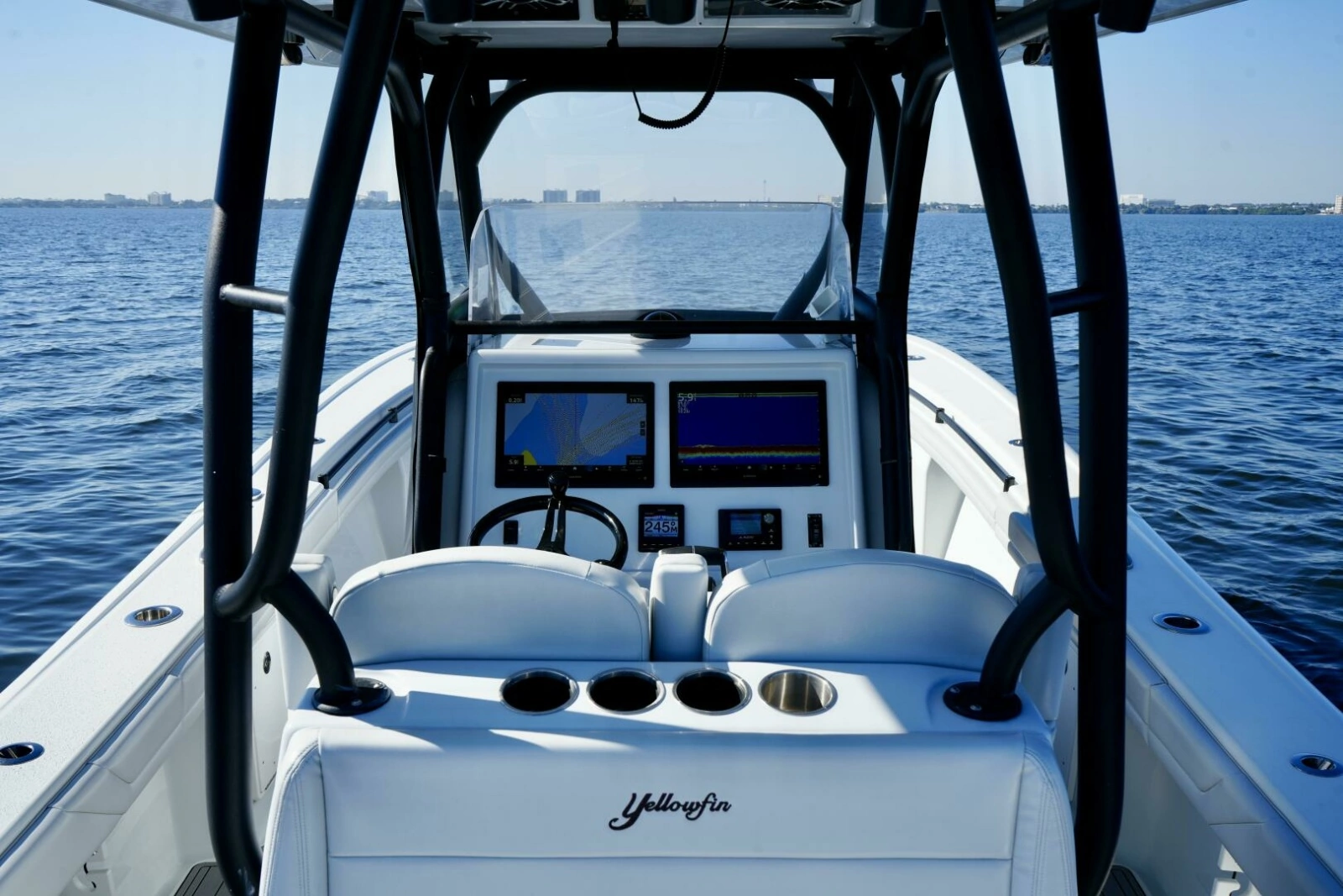 Yellowfin 32 Luhn 32- Center Console