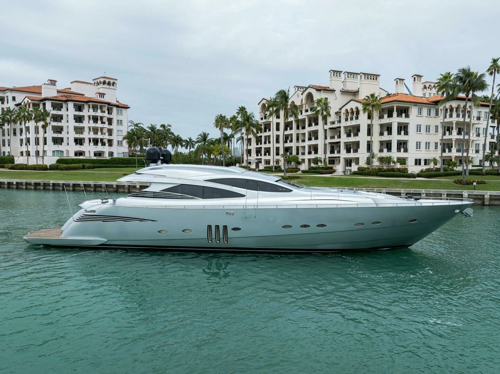 2009 Pershing 90 Express