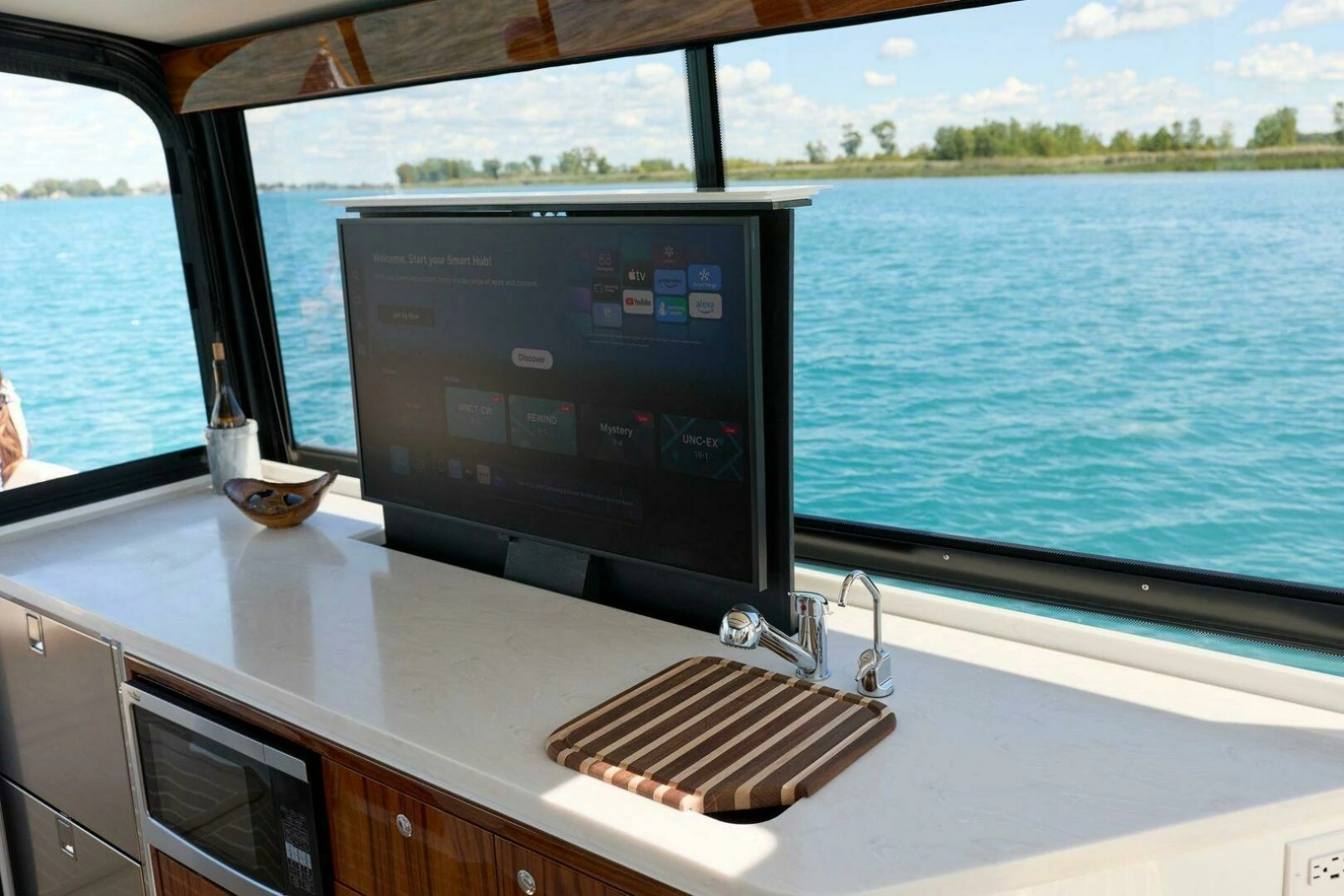 Kitchenette with TV